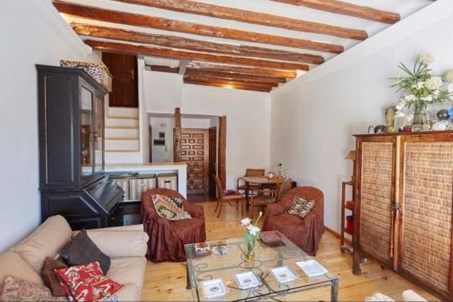 Atico Duplex Con Terraza En Puro Centro, 2 A 8 Pax Madri
