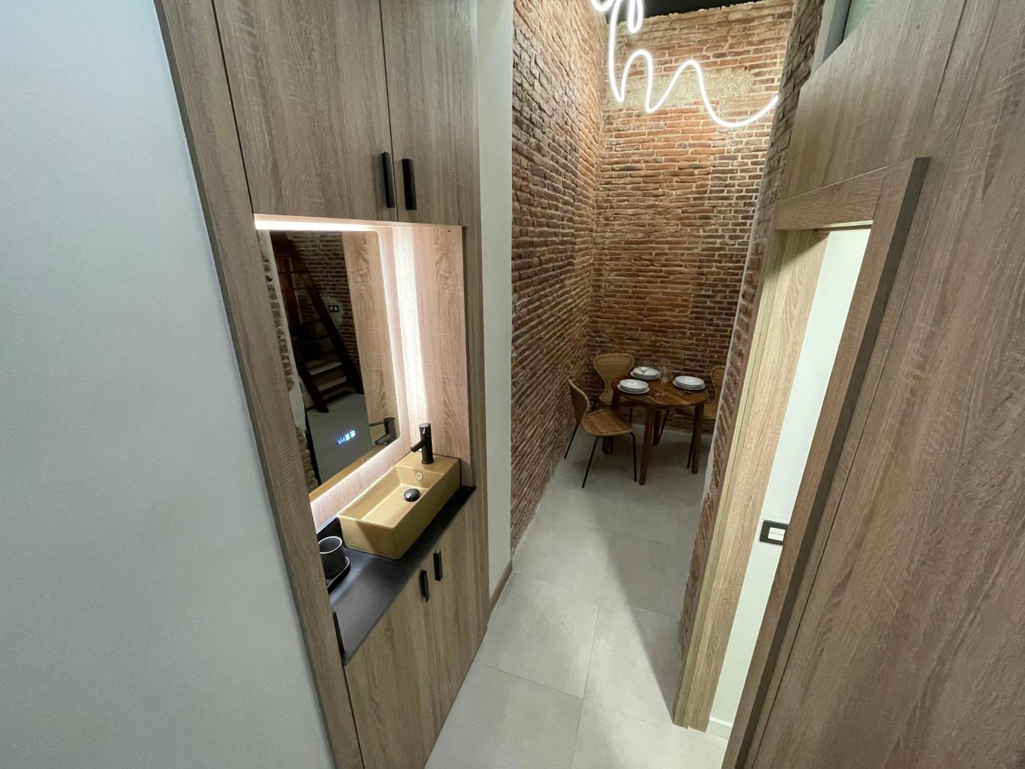 Moderno En Edificio Historico Apartamento