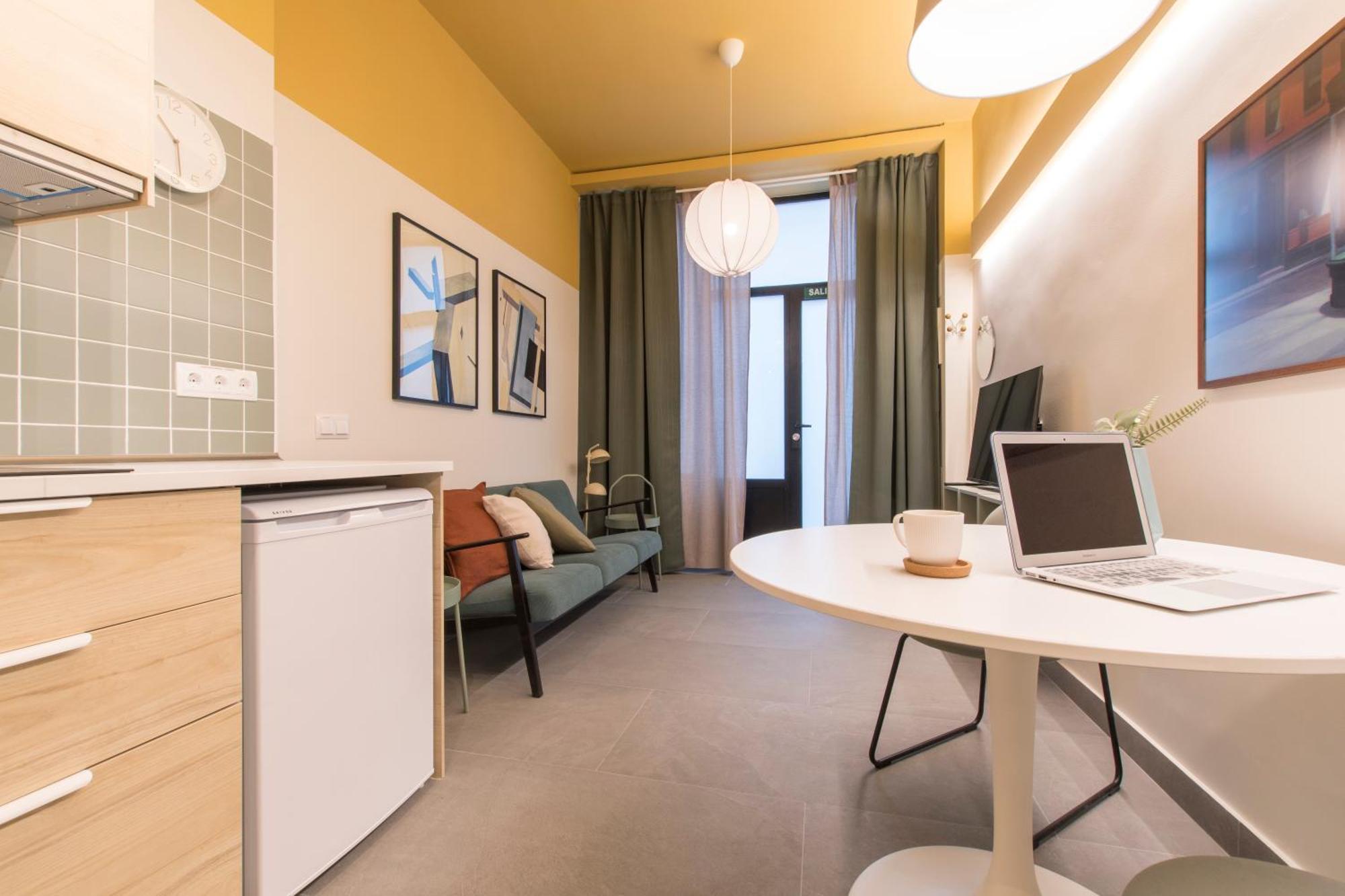 Apartment Urban Elegance, New, Stylish, Convenient, And Wow