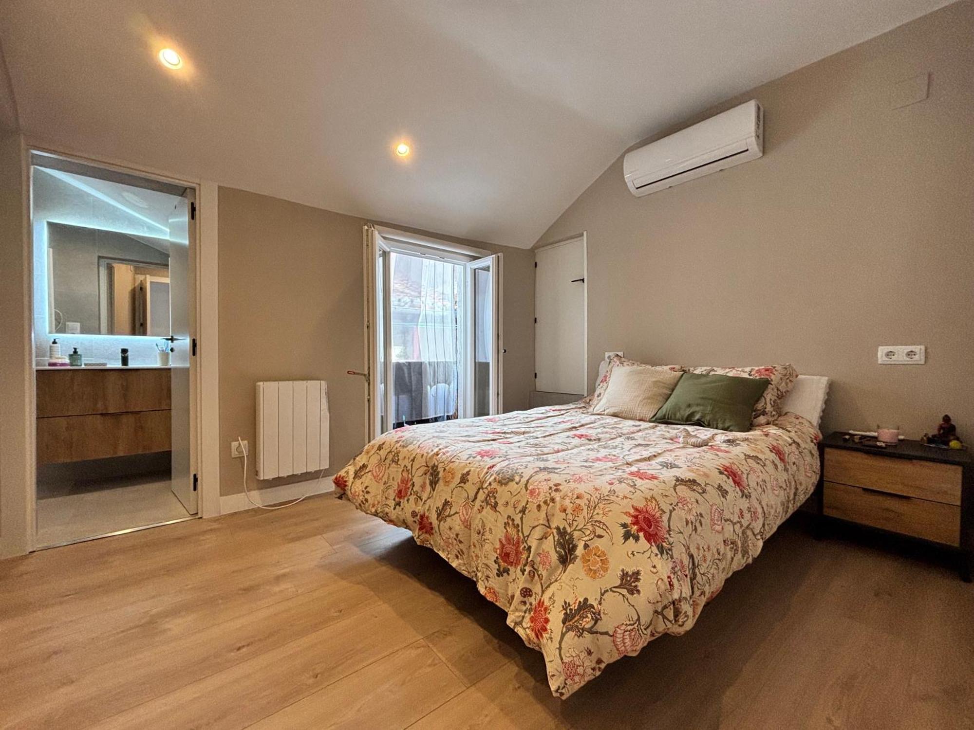 Apartment Charming, Bright &