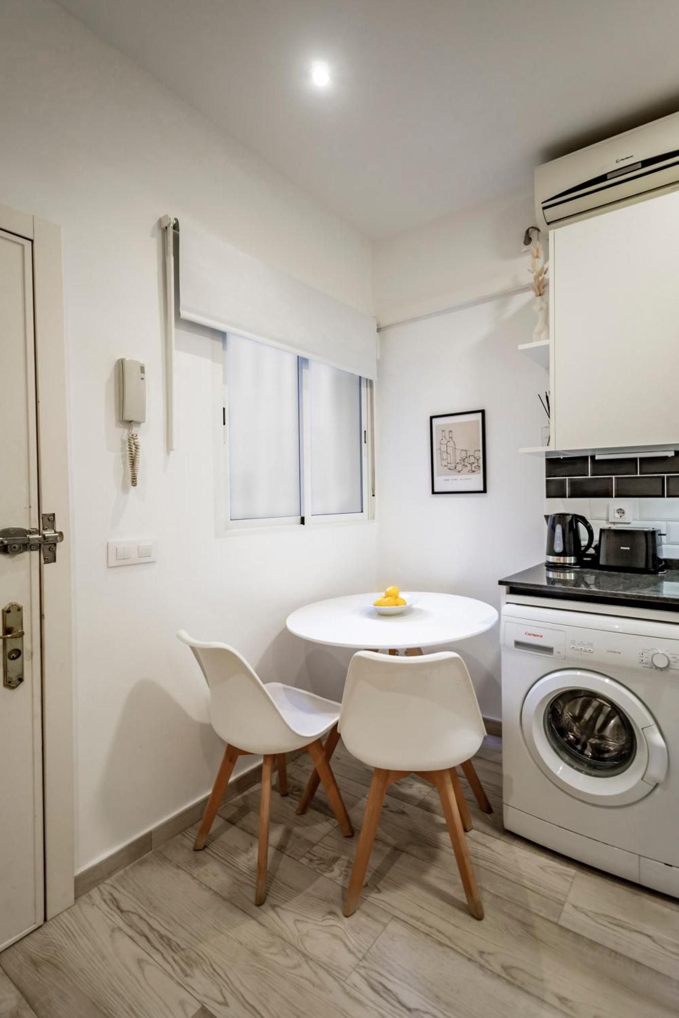 Cozy In Lavapies Apartment Madrid