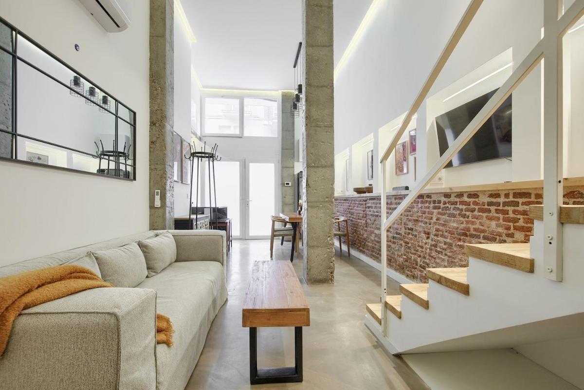 Beautiful In The Center Surrounded By Parks Madri