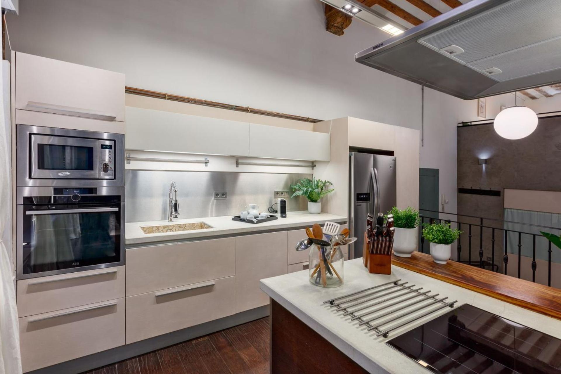 Boho-chic Loft In A Legendary 17th-century 'trap House *