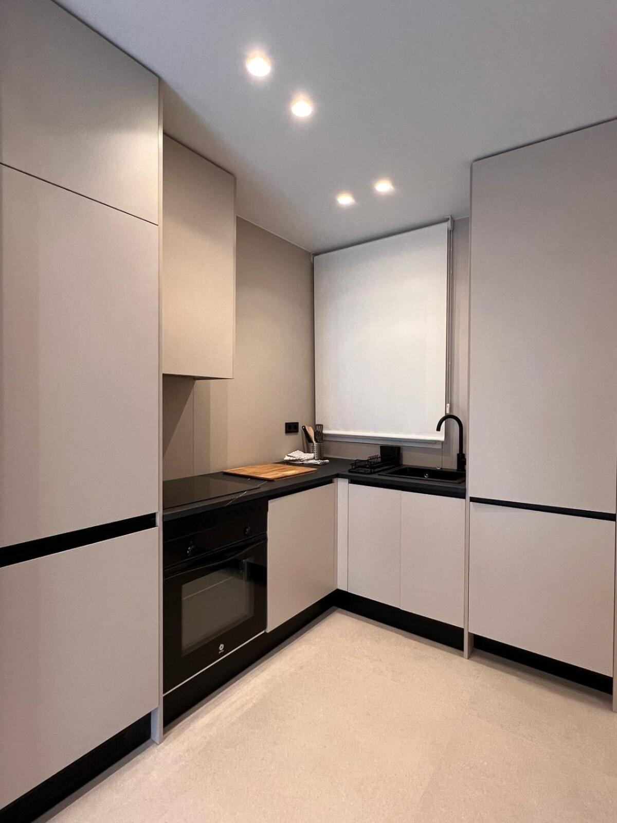 Deluxe In Retiro Apartment Madrid