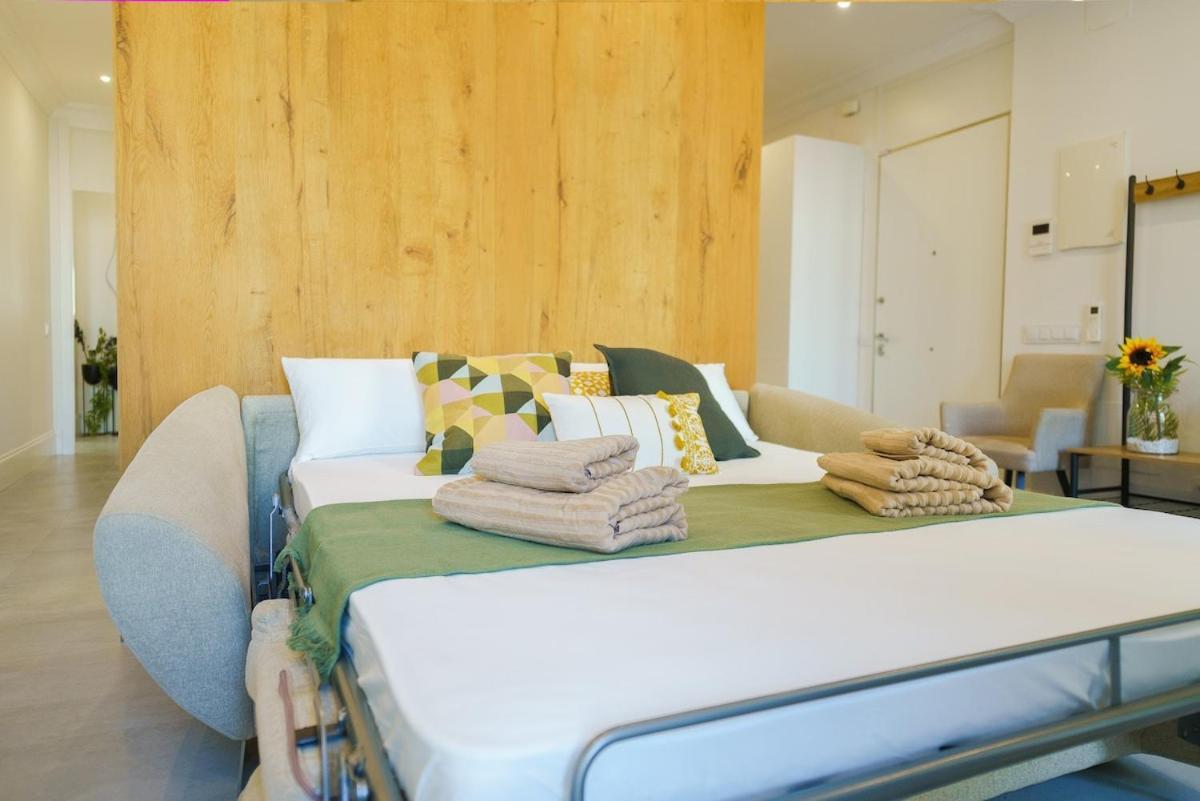 Exclusive Temporary Flat With Balconies Temporal Afi332d Apartment