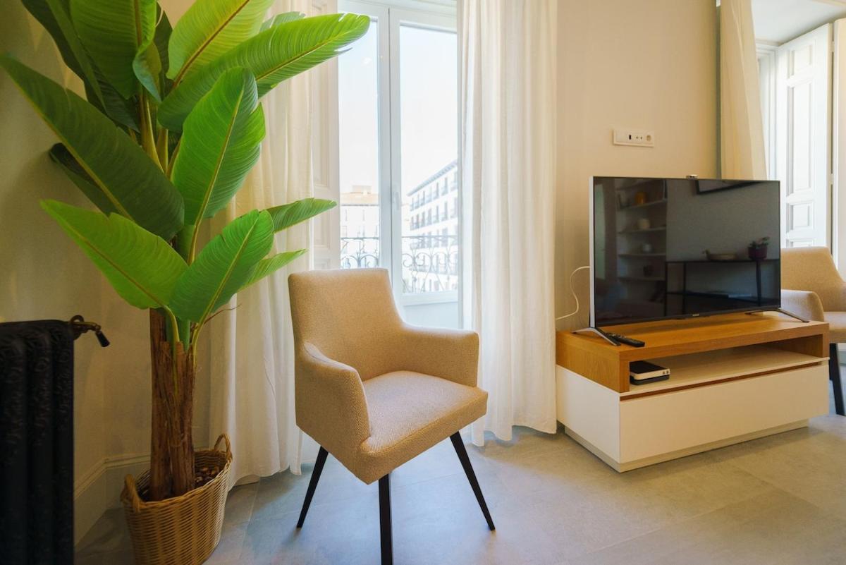 Exclusive Temporary Flat With Balconies Temporal Afi332d Apartment *