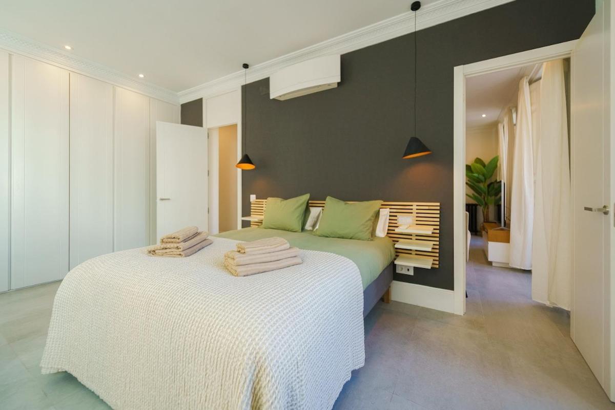 Exclusive Temporary Flat With Balconies Temporal Afi332d Apartment *