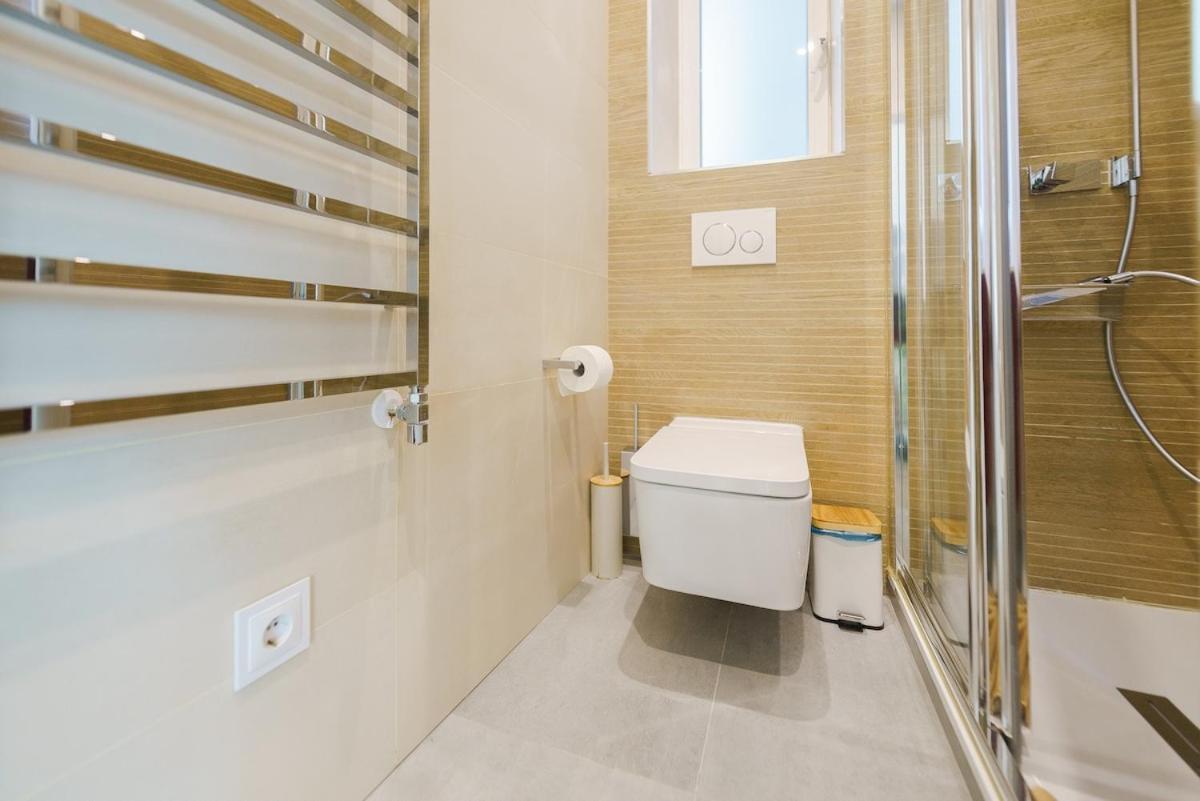 Apartment Exclusive Temporary Flat With Balconies Temporal Afi332d