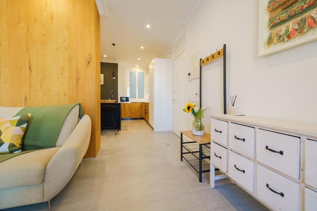 Exclusive Temporary Flat With Balconies Temporal Afi332d Apartment *