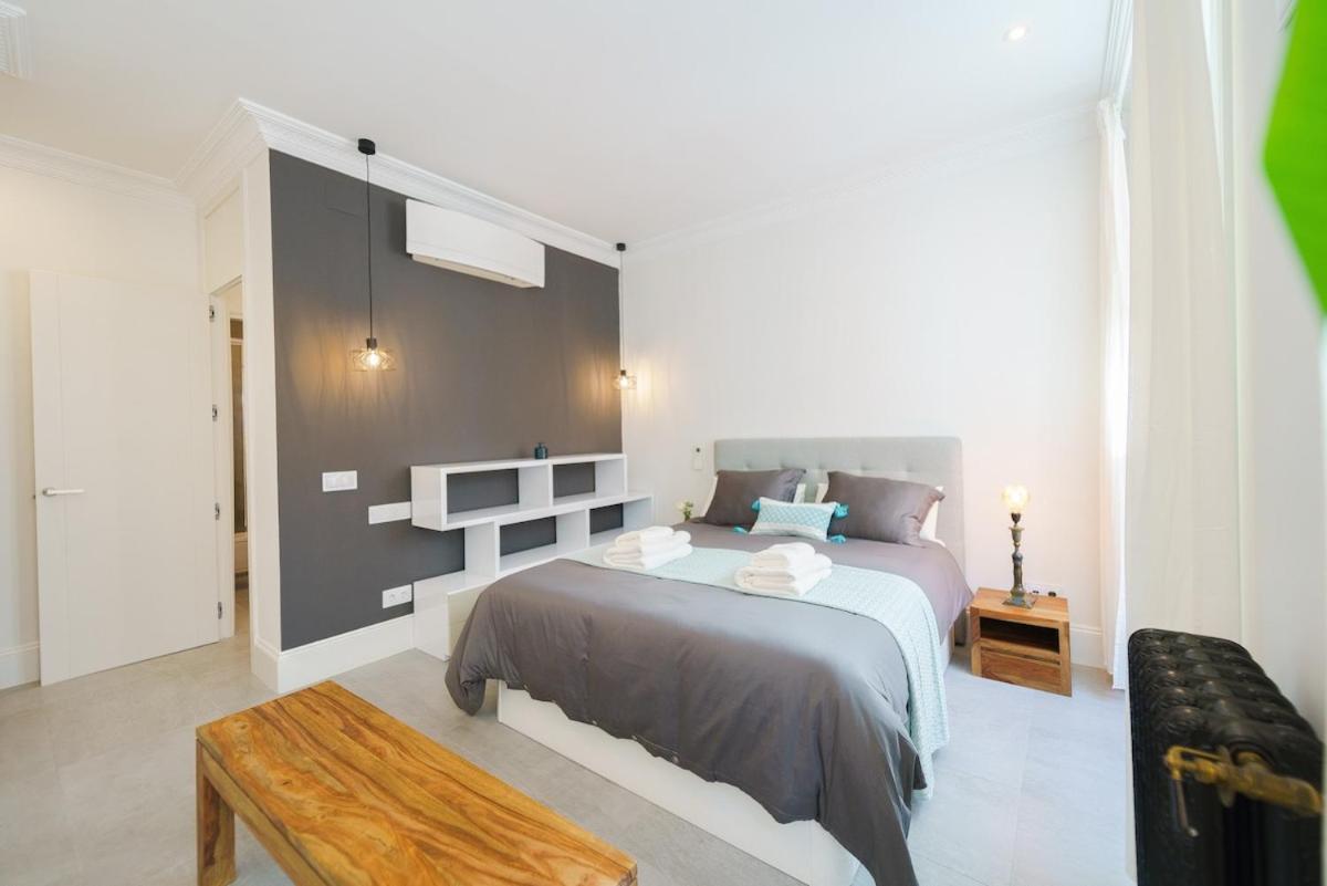 Exclusive Temporary Flat With Balconies Temporal Afi332d Apartment