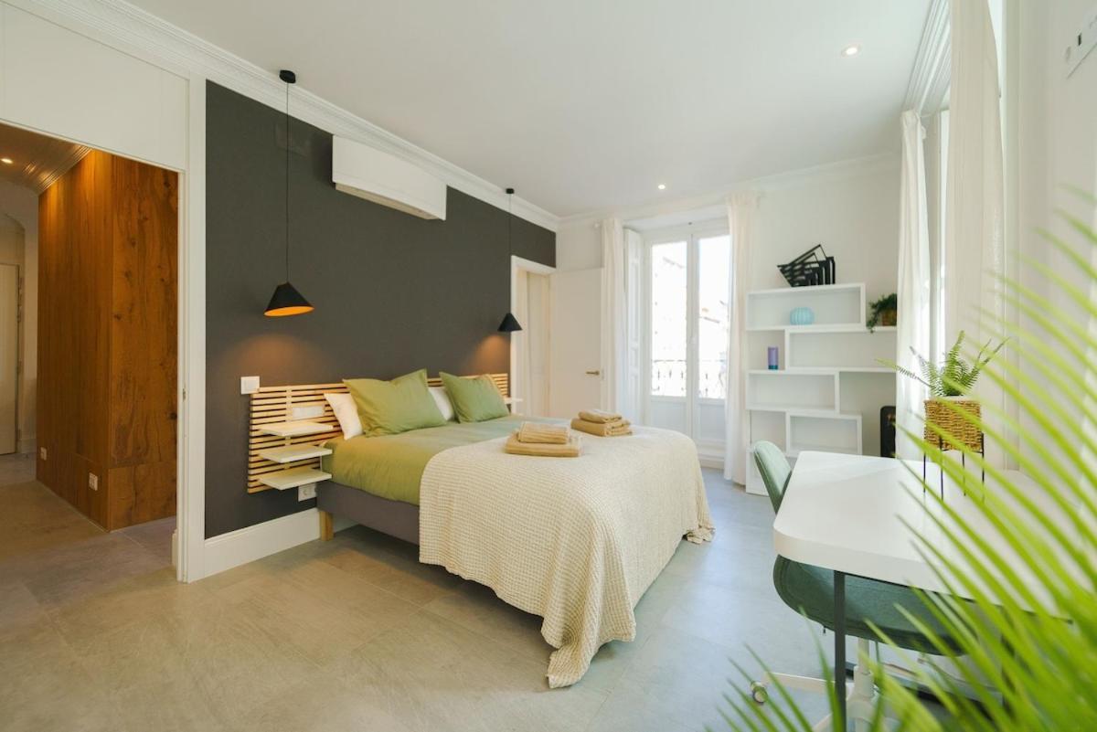 Exclusive Temporary Flat With Balconies Temporal Afi332d Apartment