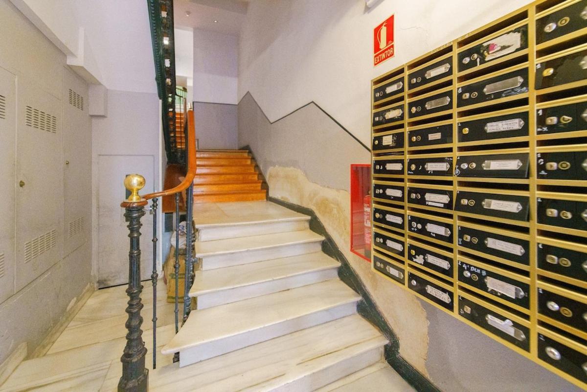 Exclusive Temporary Flat With Balconies Temporal Afi332d * Madrid