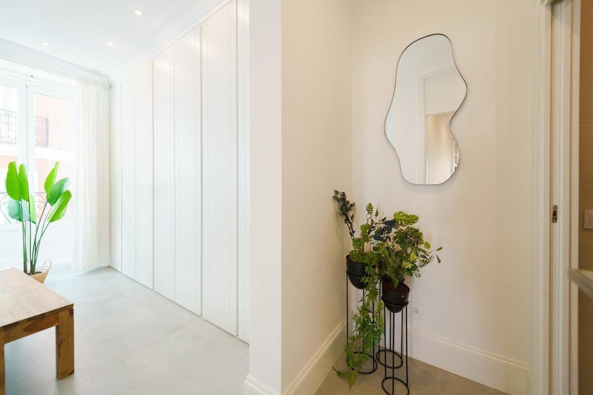 Exclusive Temporary Flat With Balconies Temporal Afi332d Apartment *