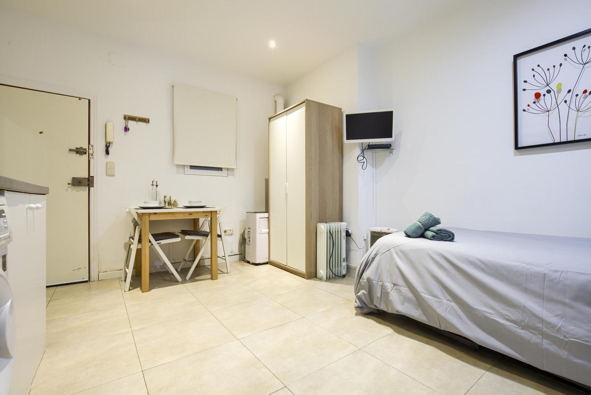 Apartment Coqueto Estudio En Madrid, Centro, 2 Pax, Wifi & Tv *