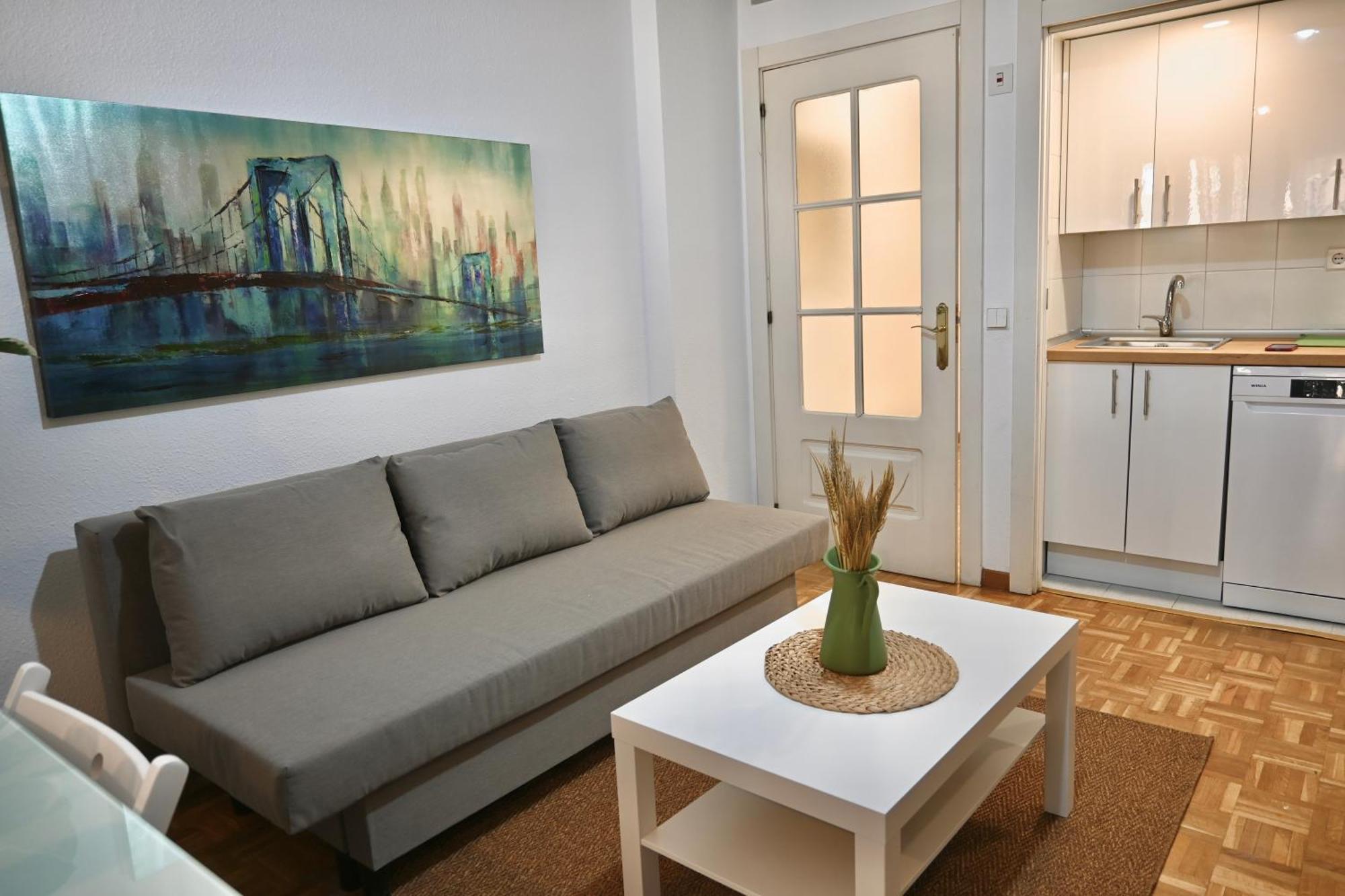 Apartment For Luminoso Y Practico Temporal En El Barrio Del Pilar Hrl5 *
