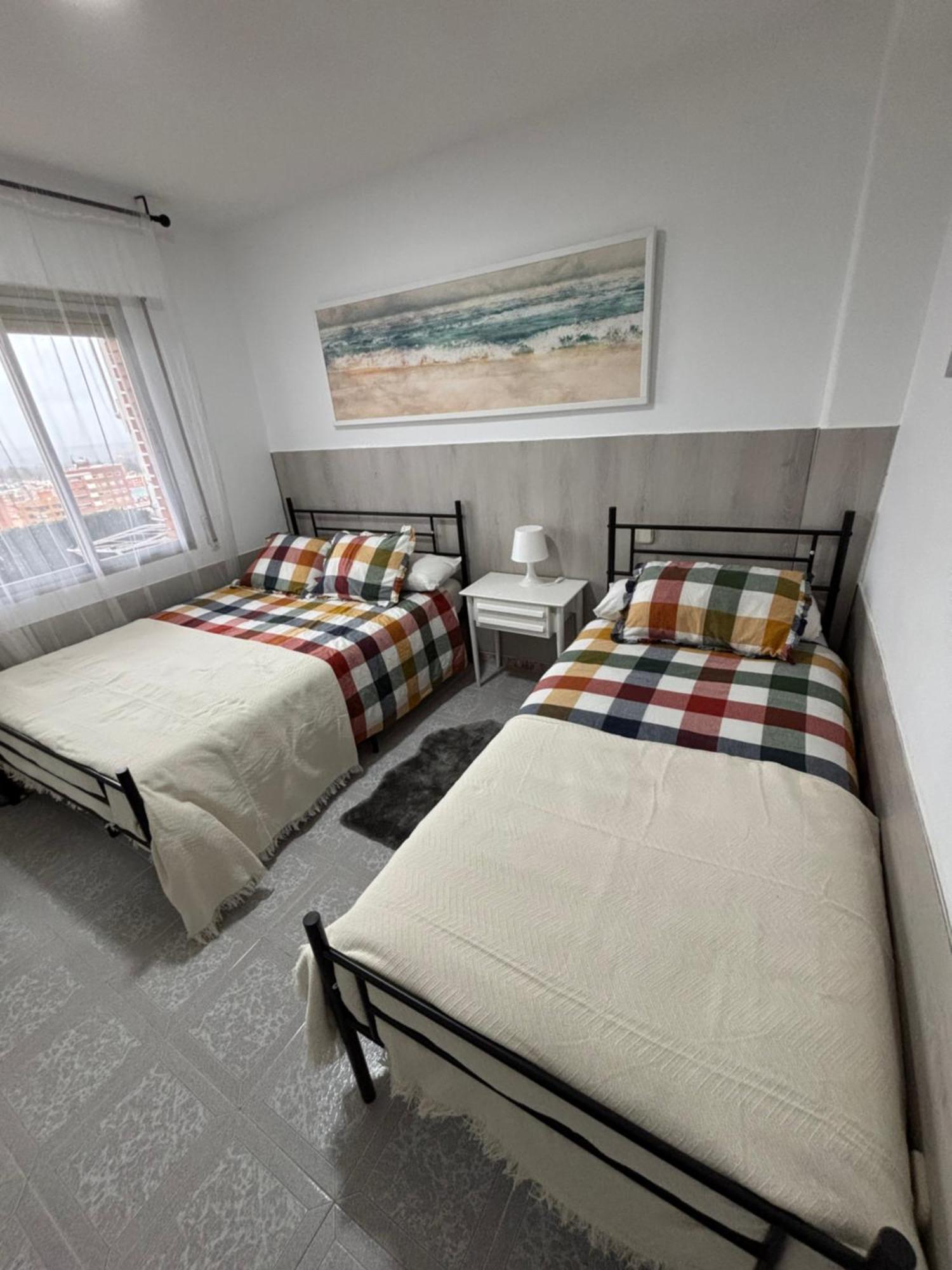 Ifema, Dehesa De La Villa, Plaza Castilla, Ciudad Universitaria, Hospitales La Paz, Cuatro Caminos Apartment Madrid
