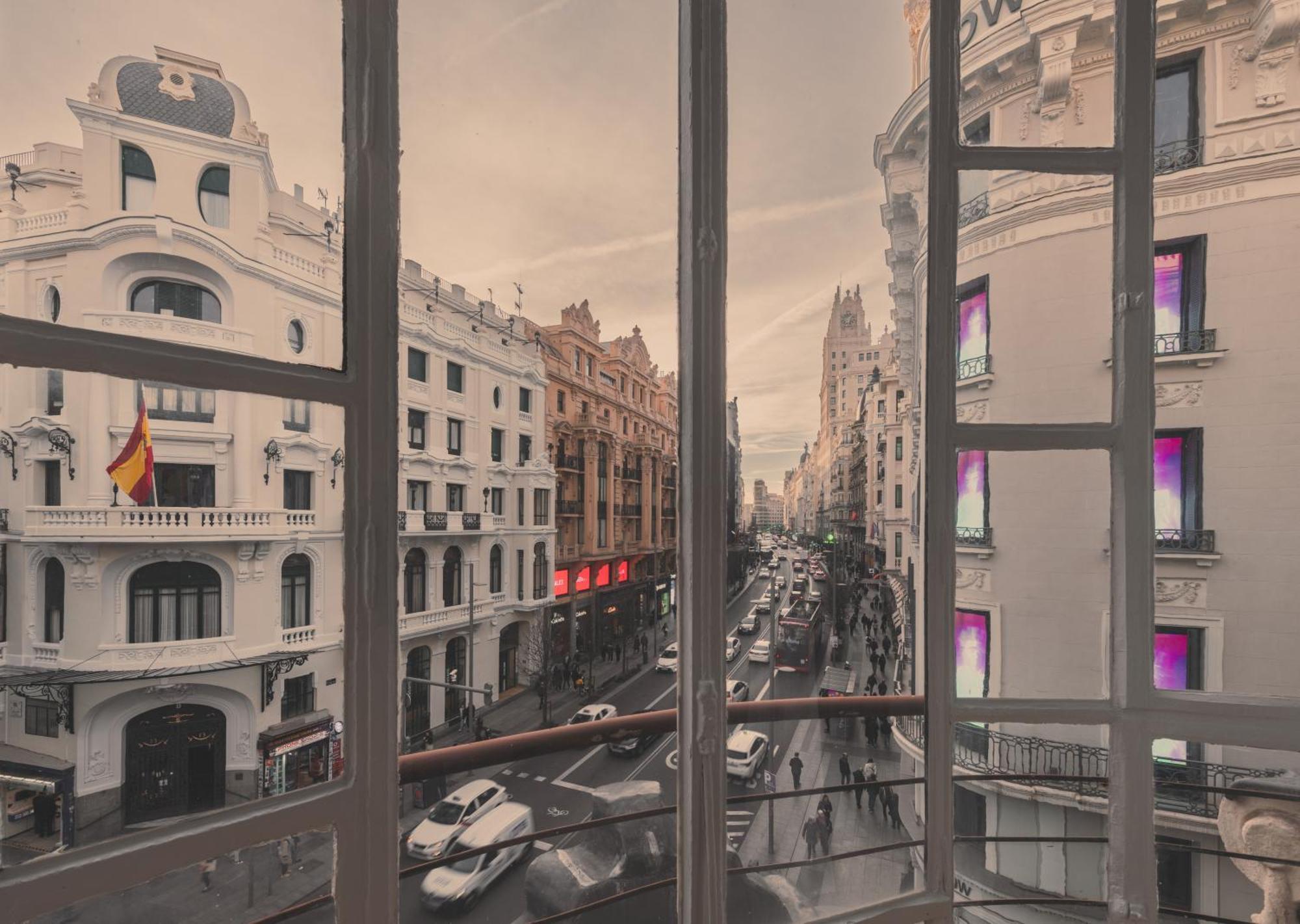 Apartment 8 Rooms, 6 Bathrooms Over Gran Via Street *