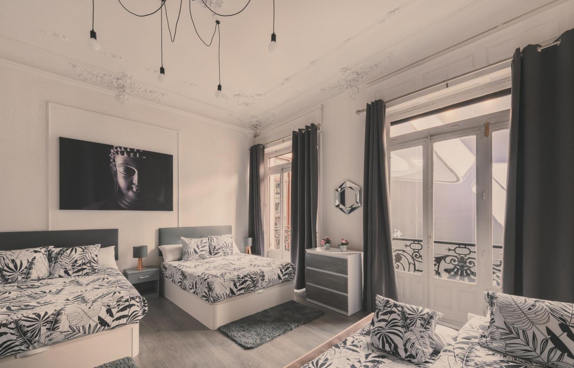 8 Rooms, 6 Bathrooms Over Gran Via Street