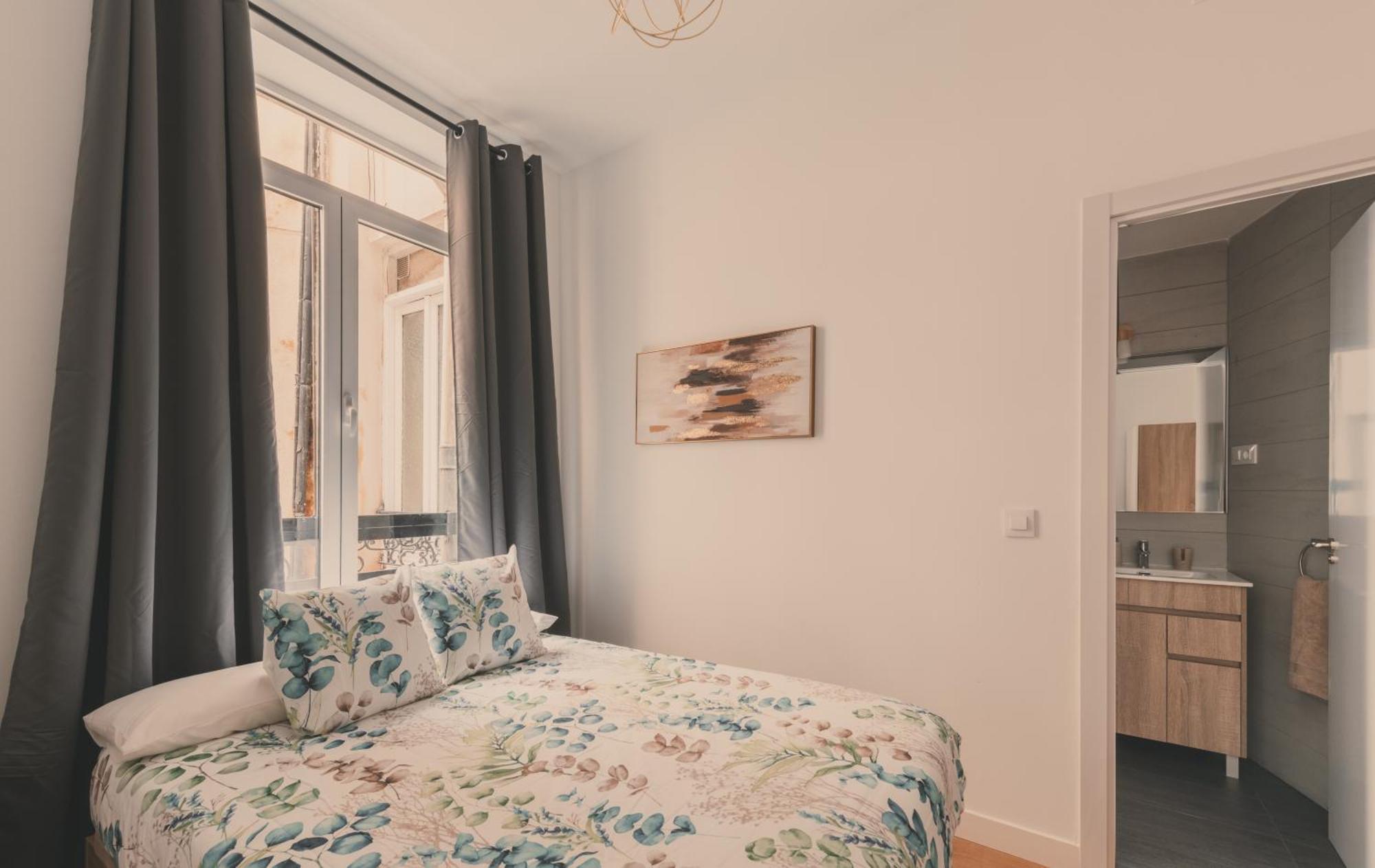 Apartment 8 Rooms, 6 Bathrooms Over Gran Via Street