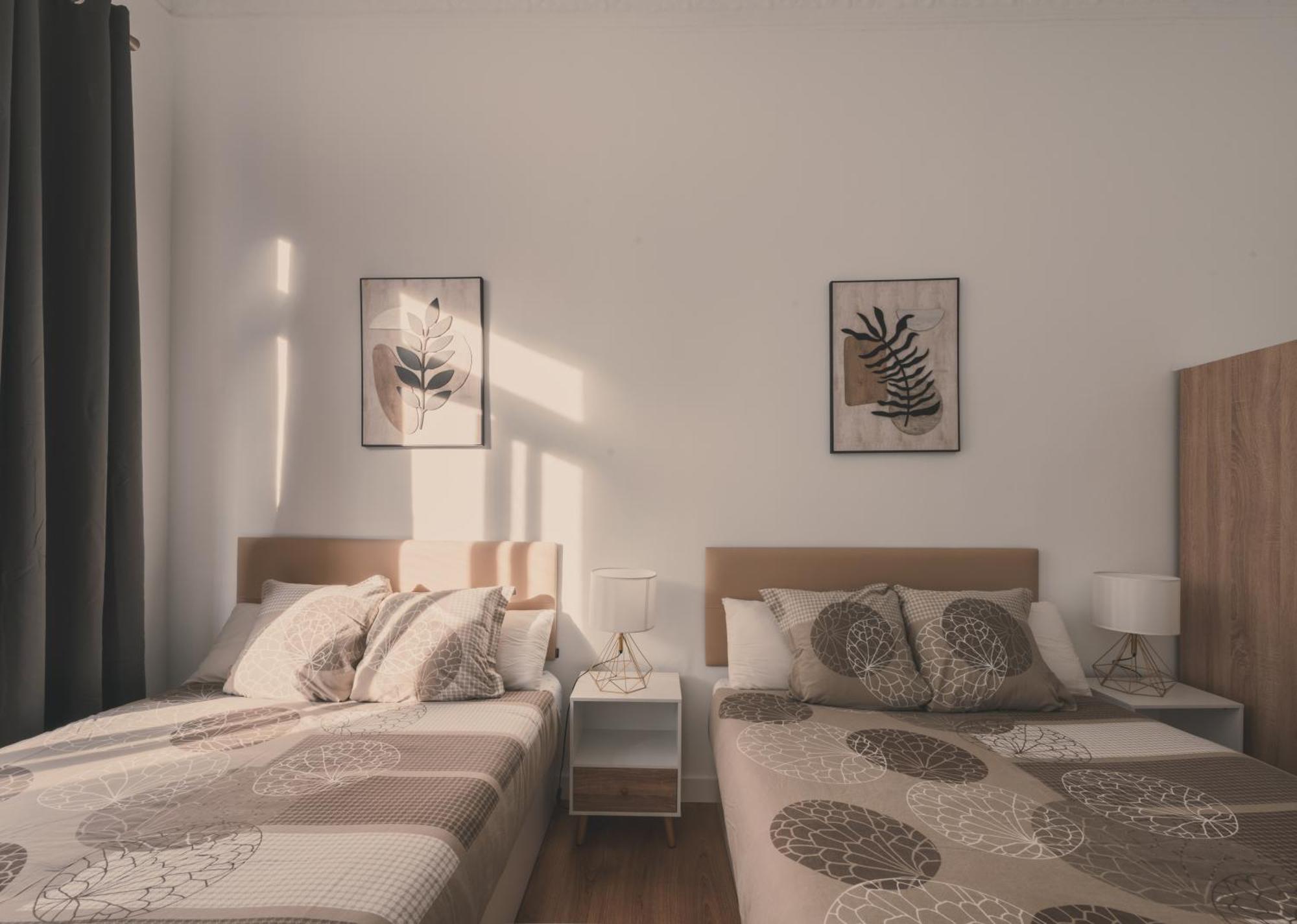 8 Rooms, 6 Bathrooms Over Gran Via Street Apartment Madrid