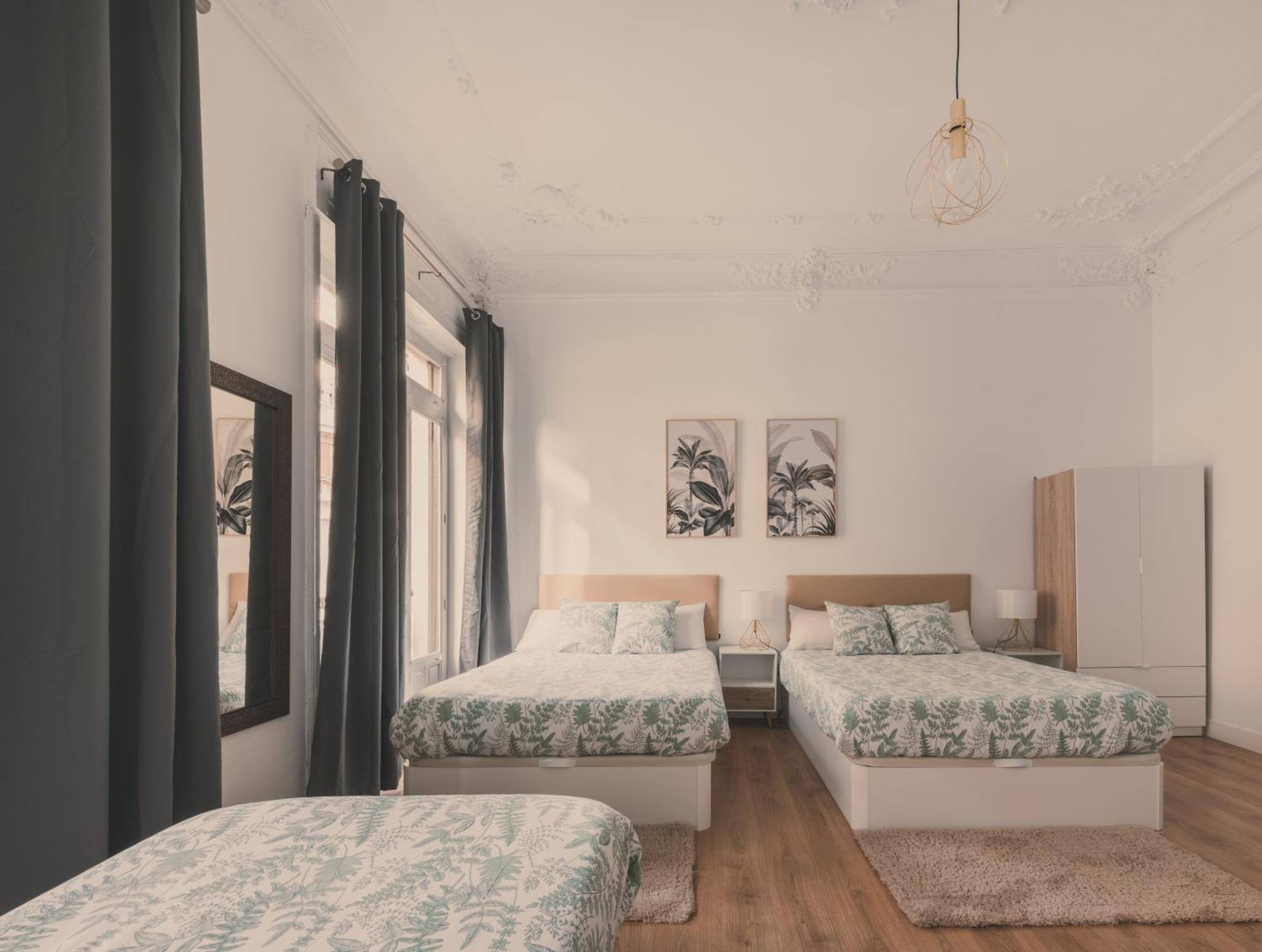 8 Rooms, 6 Bathrooms Over Gran Via Street