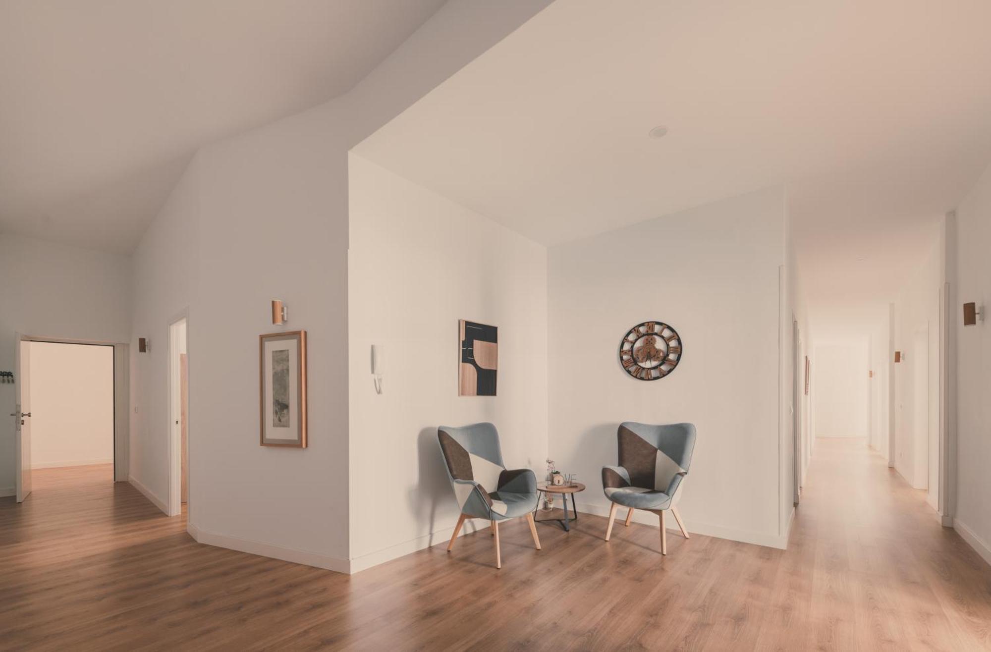 8 Rooms, 6 Bathrooms Over Gran Via Street *
