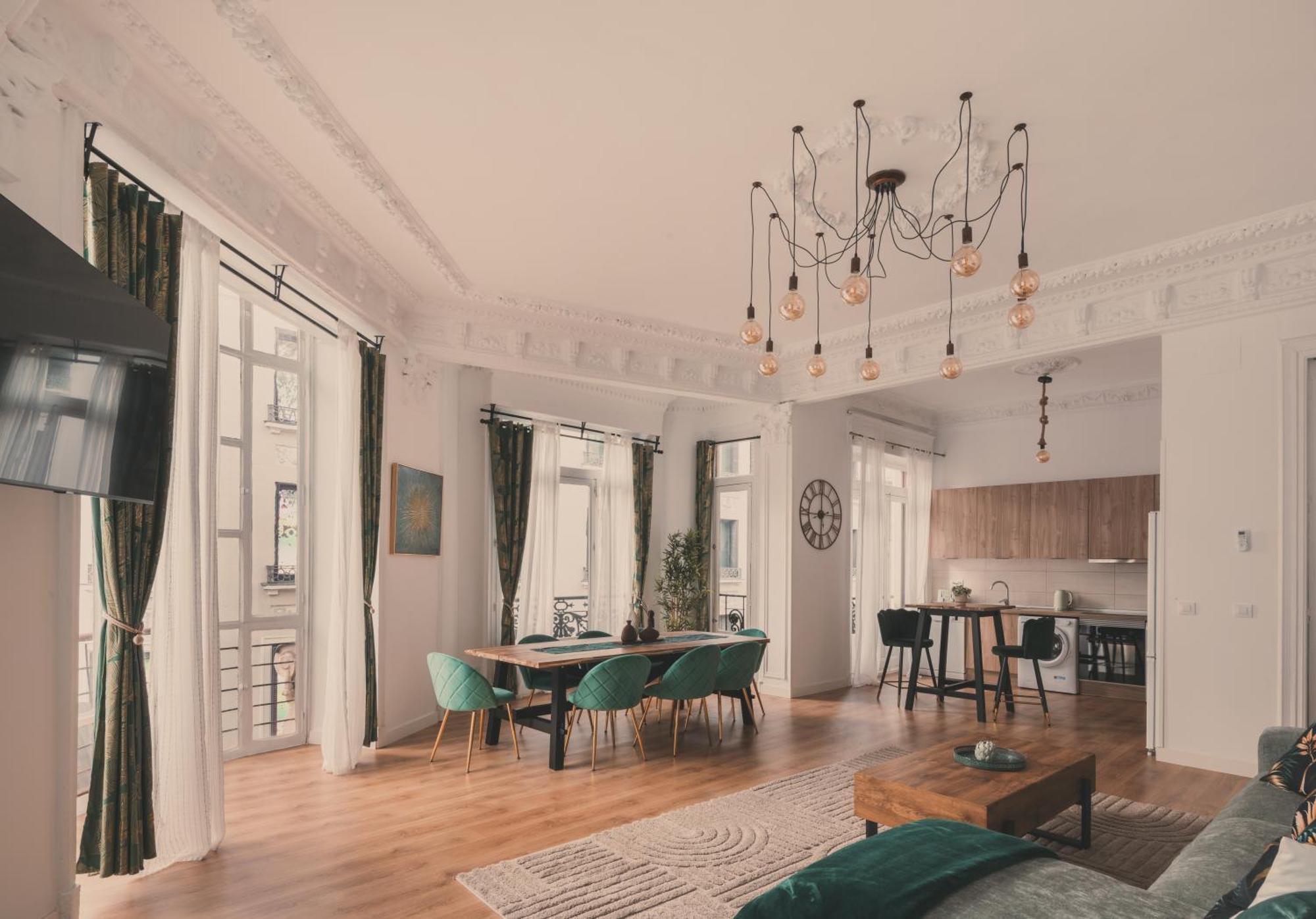 8 Rooms, 6 Bathrooms Over Gran Via Street * Madrid