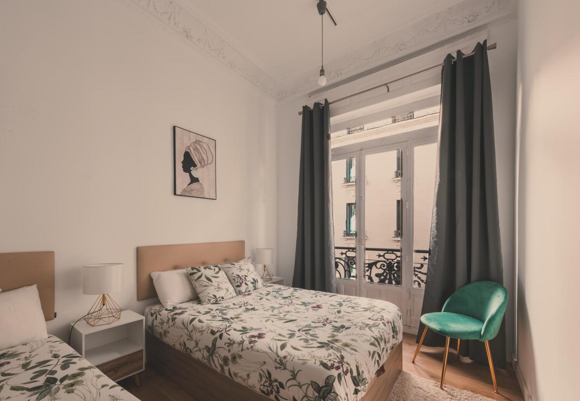 8 Rooms, 6 Bathrooms Over Gran Via Street * Madrid