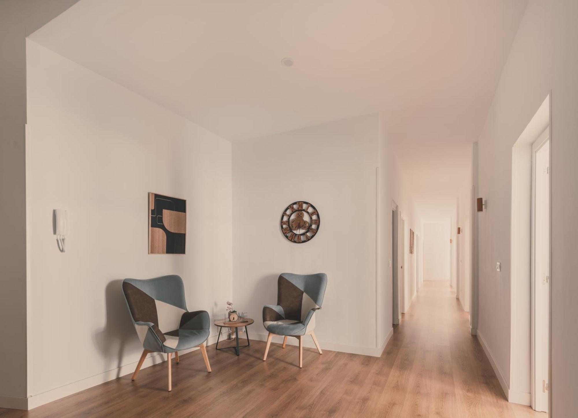8 Rooms, 6 Bathrooms Over Gran Via Street Apartment *
