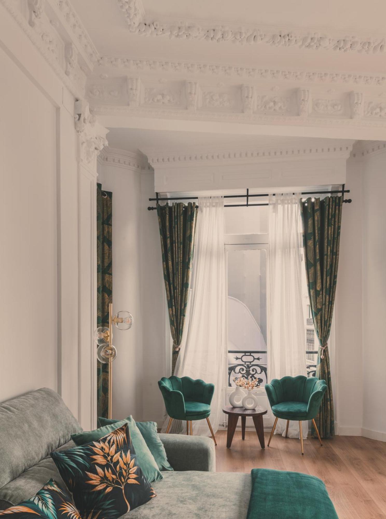 Apartment 8 Rooms, 6 Bathrooms Over Gran Via Street *