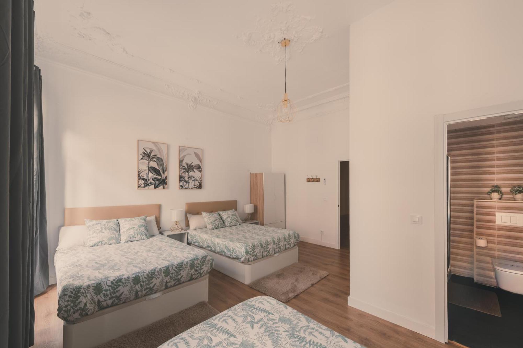 8 Rooms, 6 Bathrooms Over Gran Via Street Apartment Madrid