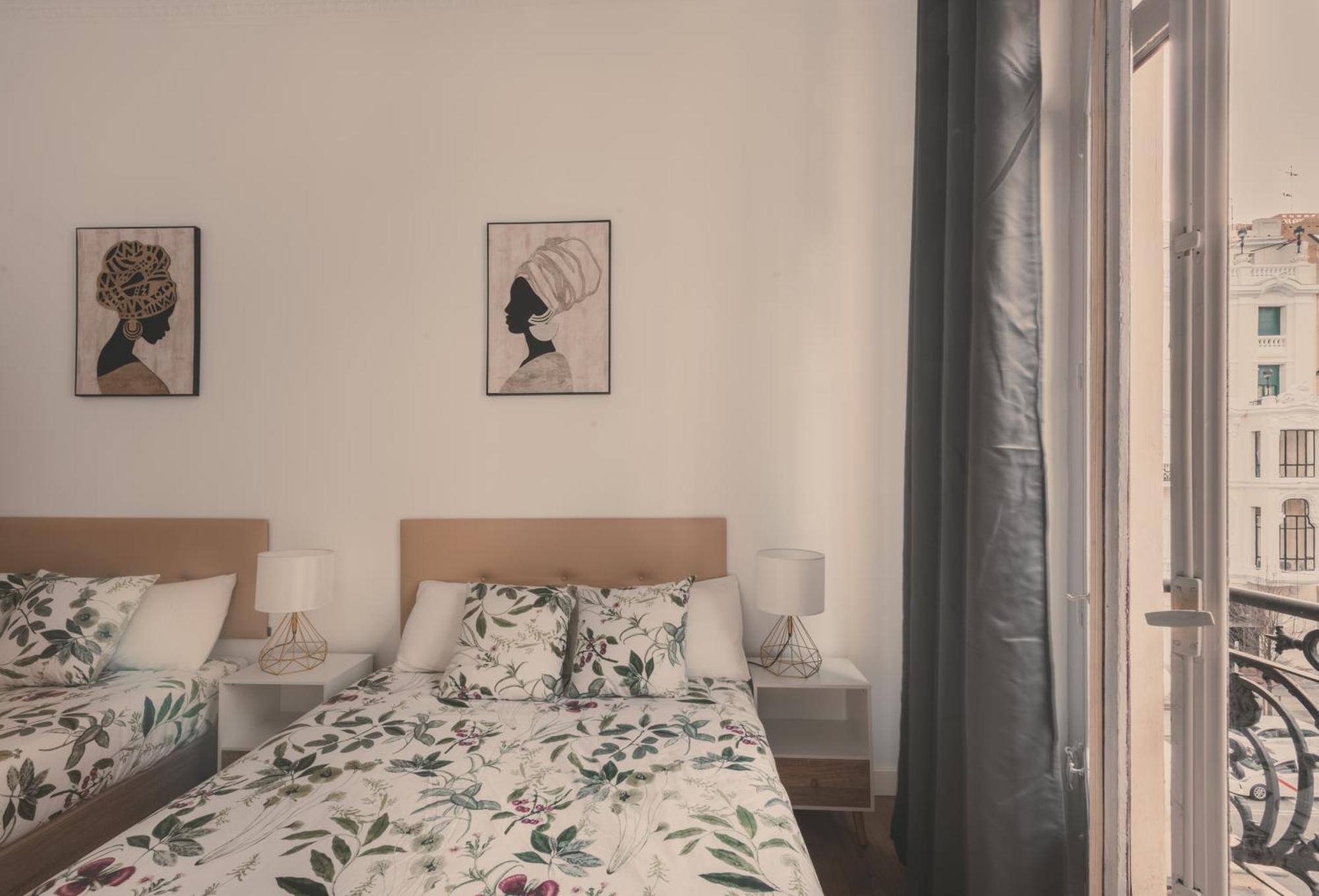 8 Rooms, 6 Bathrooms Over Gran Via Street * Madrid