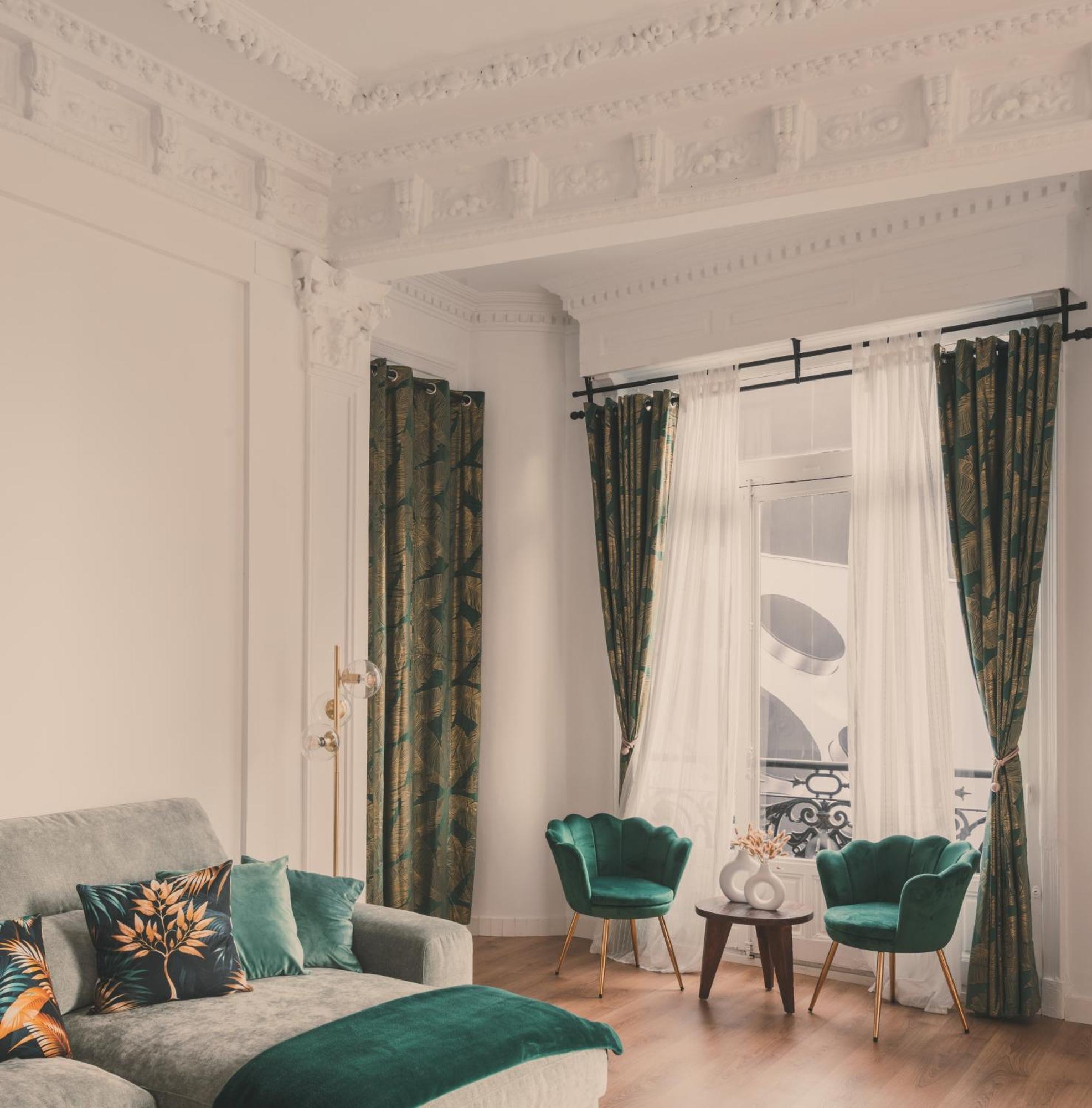8 Rooms, 6 Bathrooms Over Gran Via Street *