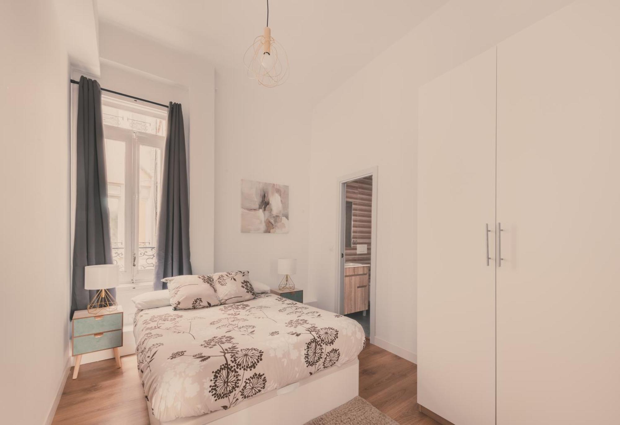 Apartment 8 Rooms, 6 Bathrooms Over Gran Via Street