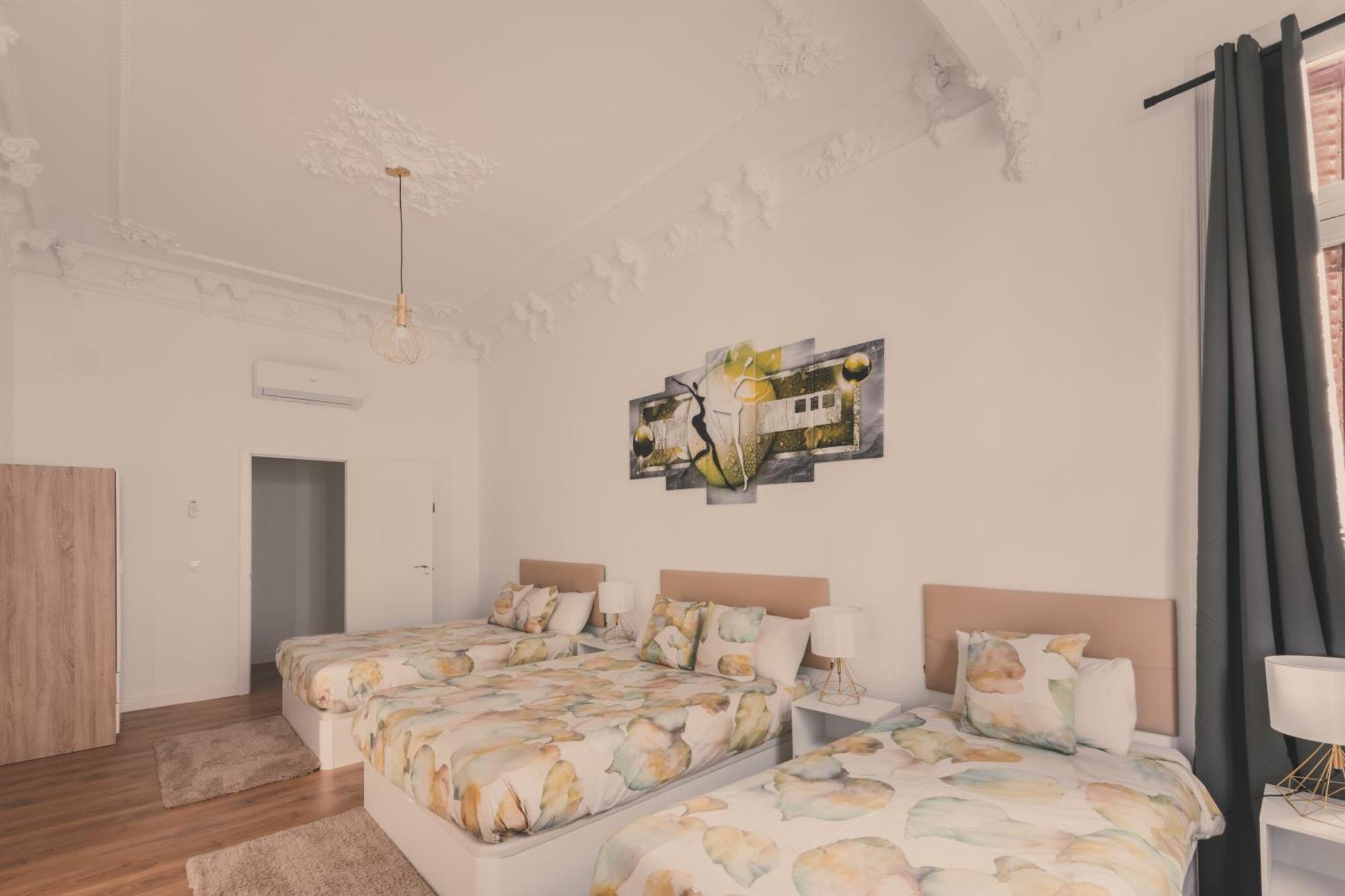 8 Rooms, 6 Bathrooms Over Gran Via Street Madrid