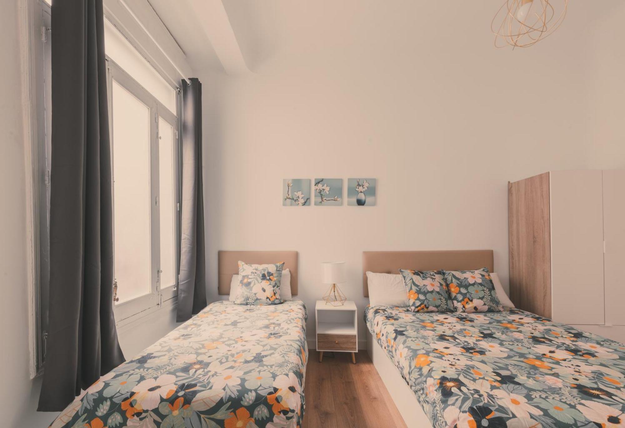 8 Rooms, 6 Bathrooms Over Gran Via Street