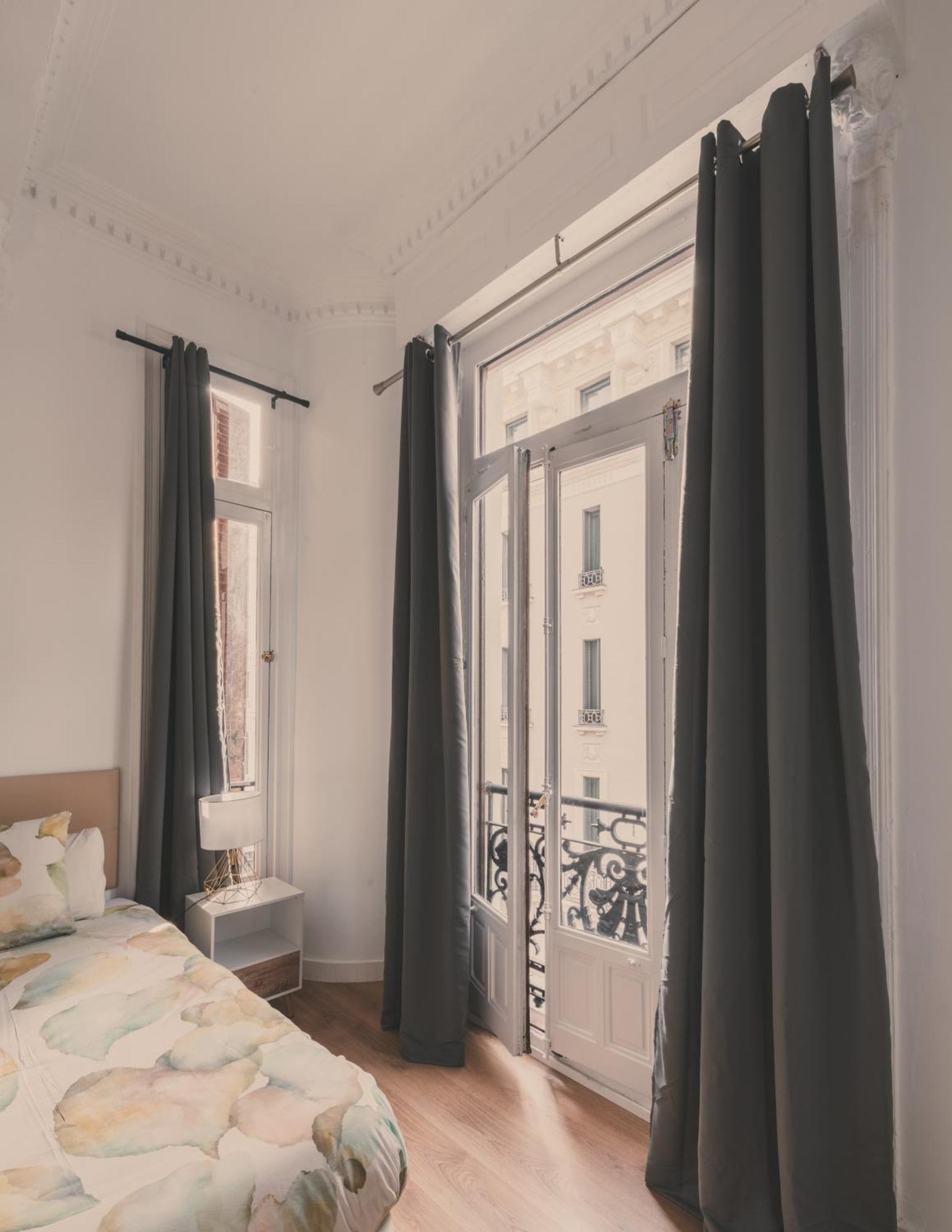 Apartment 8 Rooms, 6 Bathrooms Over Gran Via Street