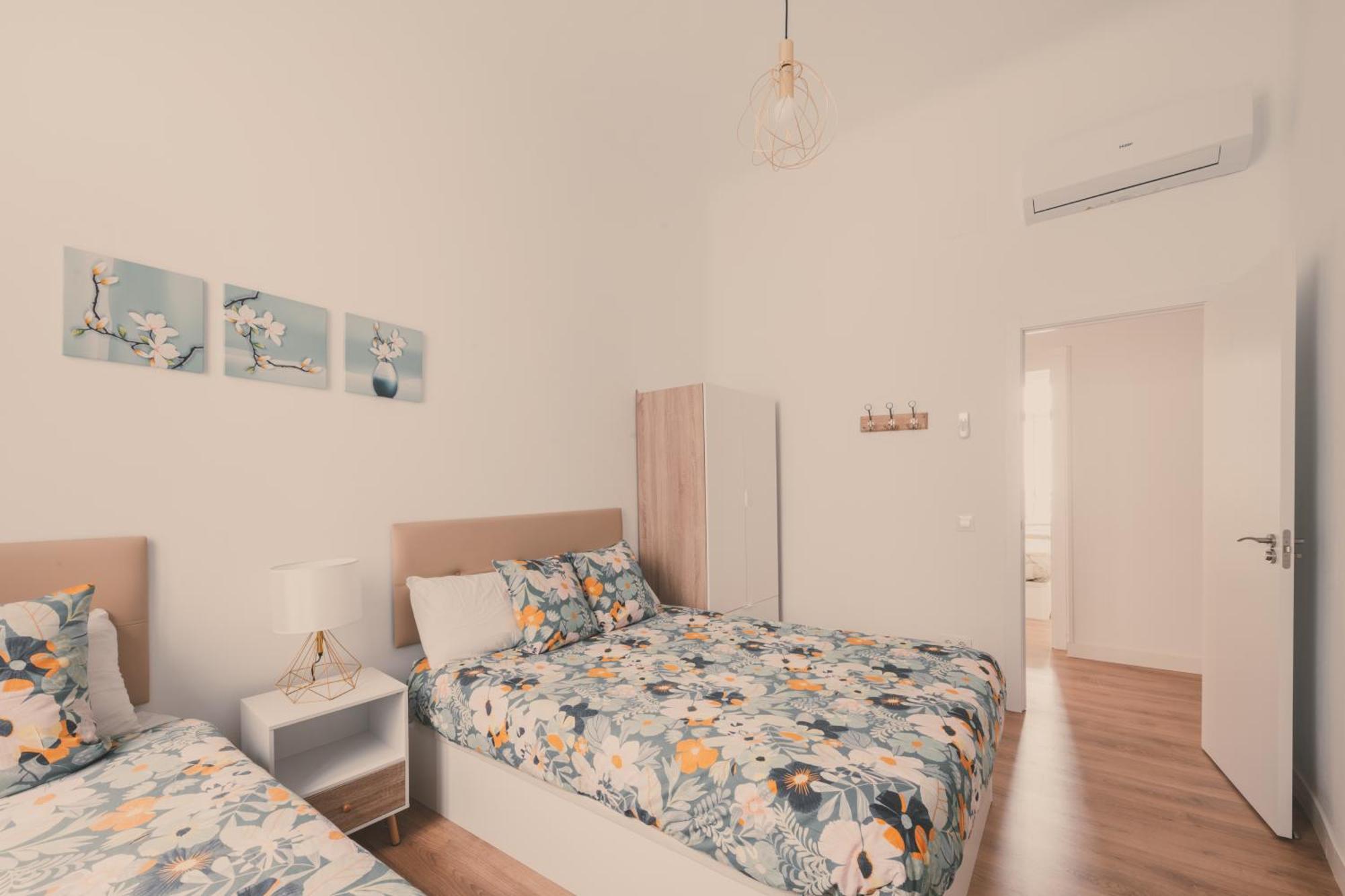 8 Rooms, 6 Bathrooms Over Gran Via Street Apartment *