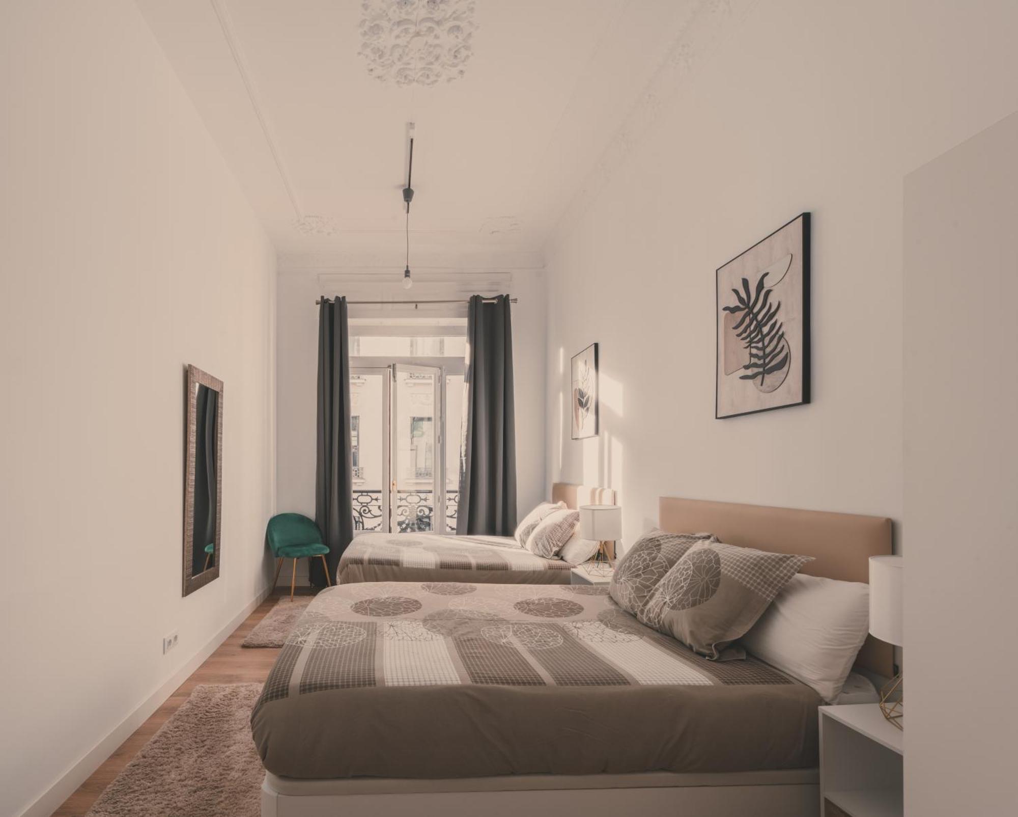 Apartment 8 Rooms, 6 Bathrooms Over Gran Via Street