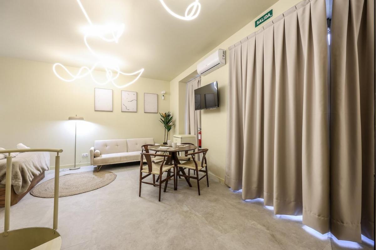 Enjoy Your In The Center Of Apartment *