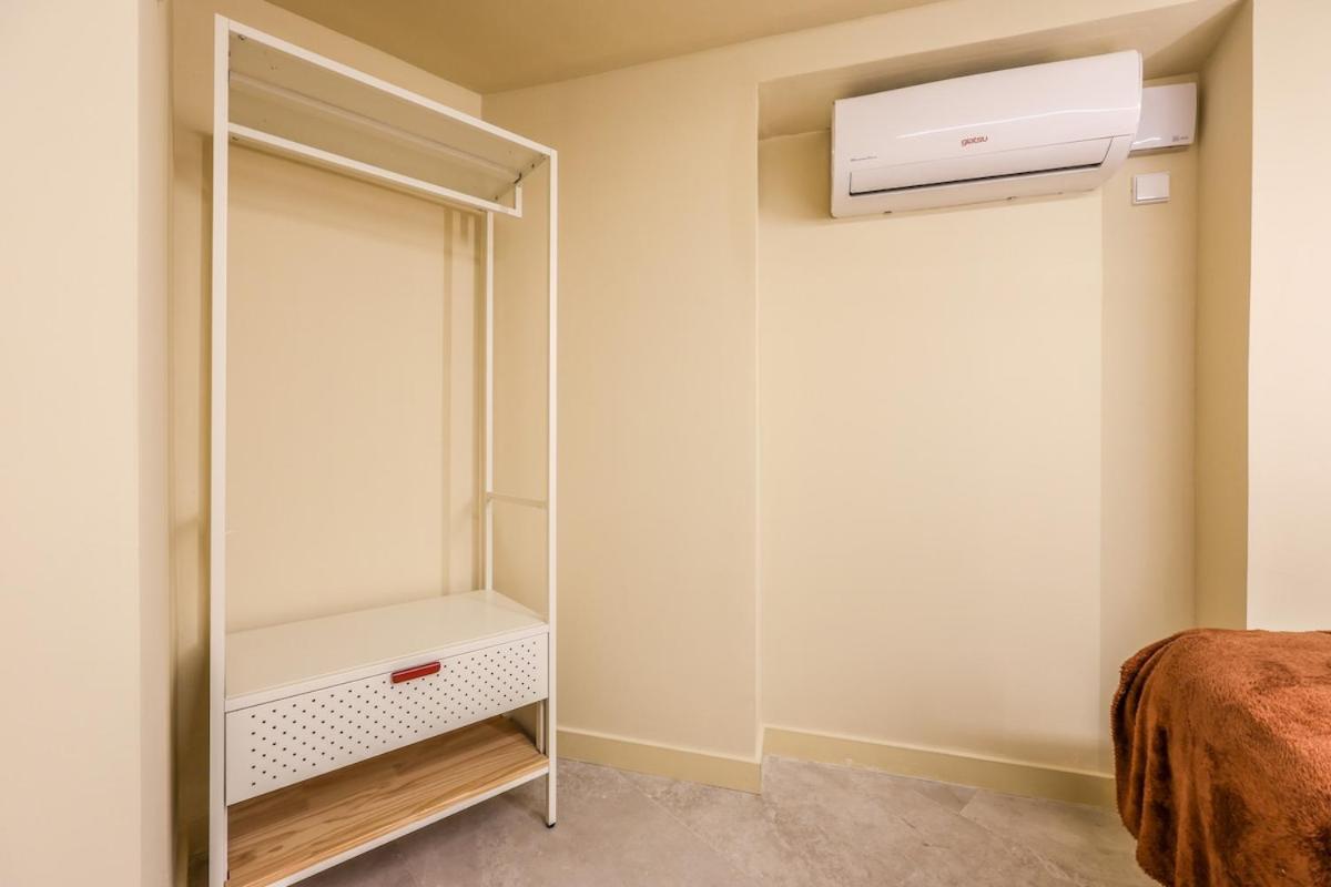 Enjoy Your In The Center Of Apartment *