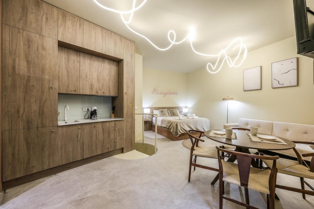 Enjoy Your In The Center Of Apartment