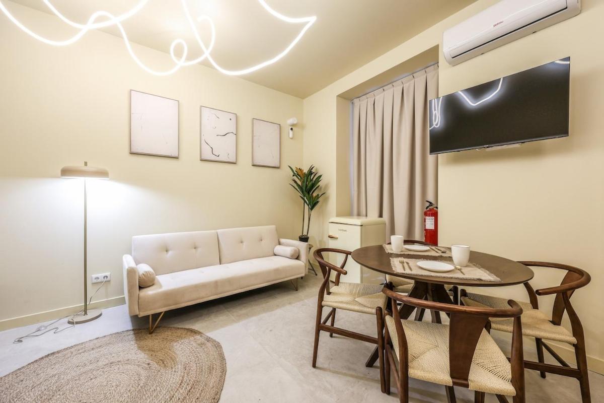 Enjoy Your In The Center Of Apartment *