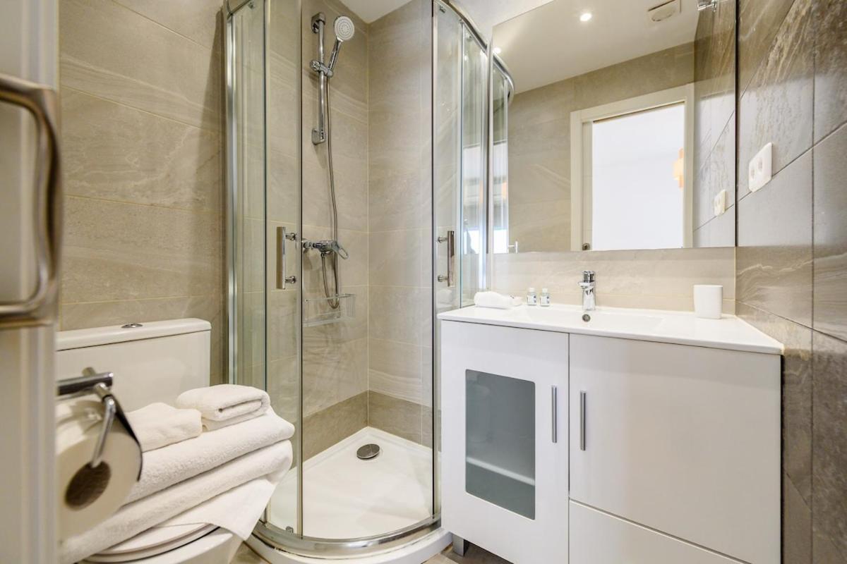Luxurious In Alberto Alcocer Temporal Aal49805 Apartment Madrid