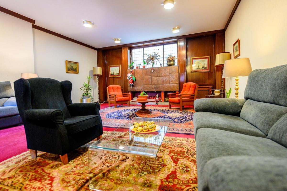 Luxurious In Alberto Alcocer Temporal Aal49805 Apartment Madrid