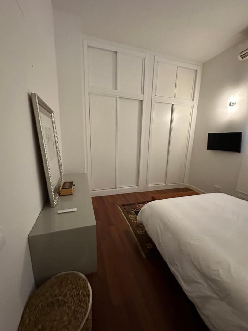 Encanto Y Elegancia En El Corazon De | By Airnest * Madrid