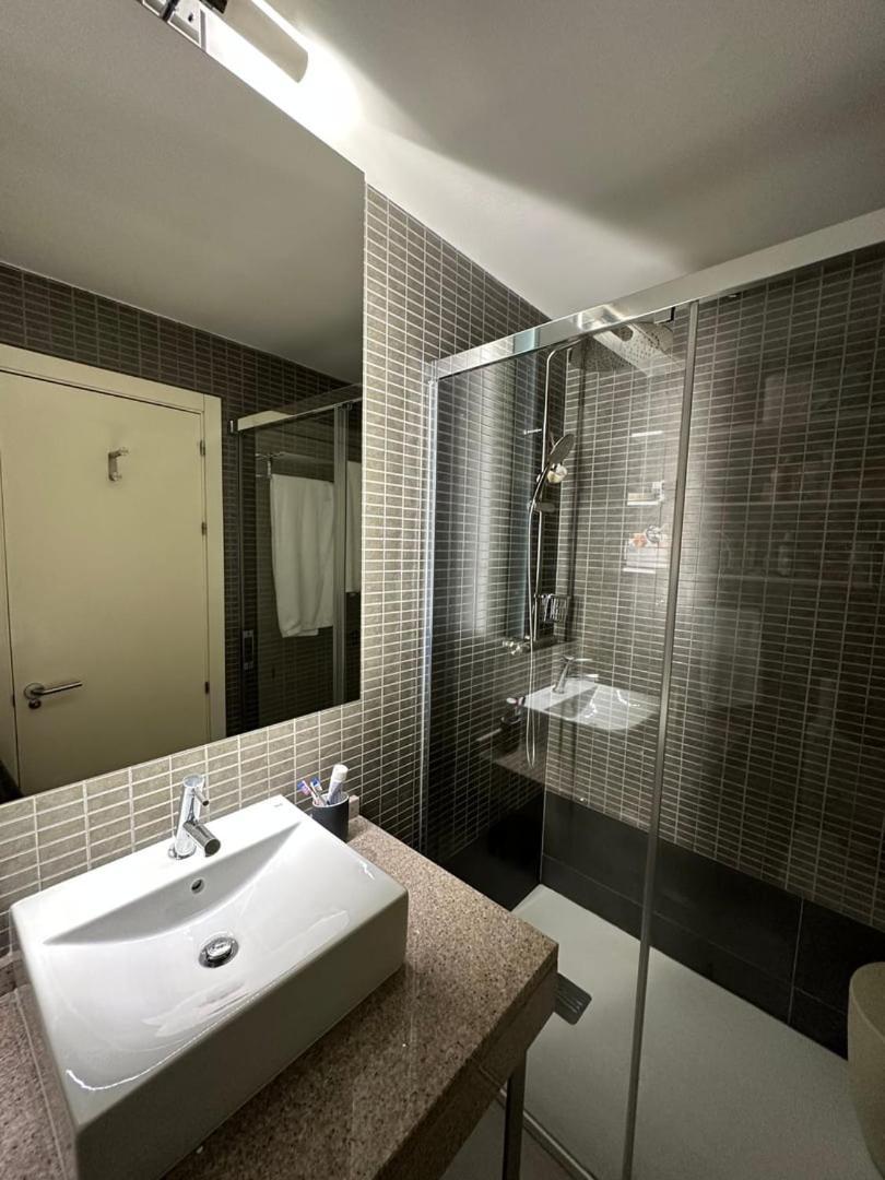 Encanto Y Elegancia En El Corazon De | By Airnest * Madrid