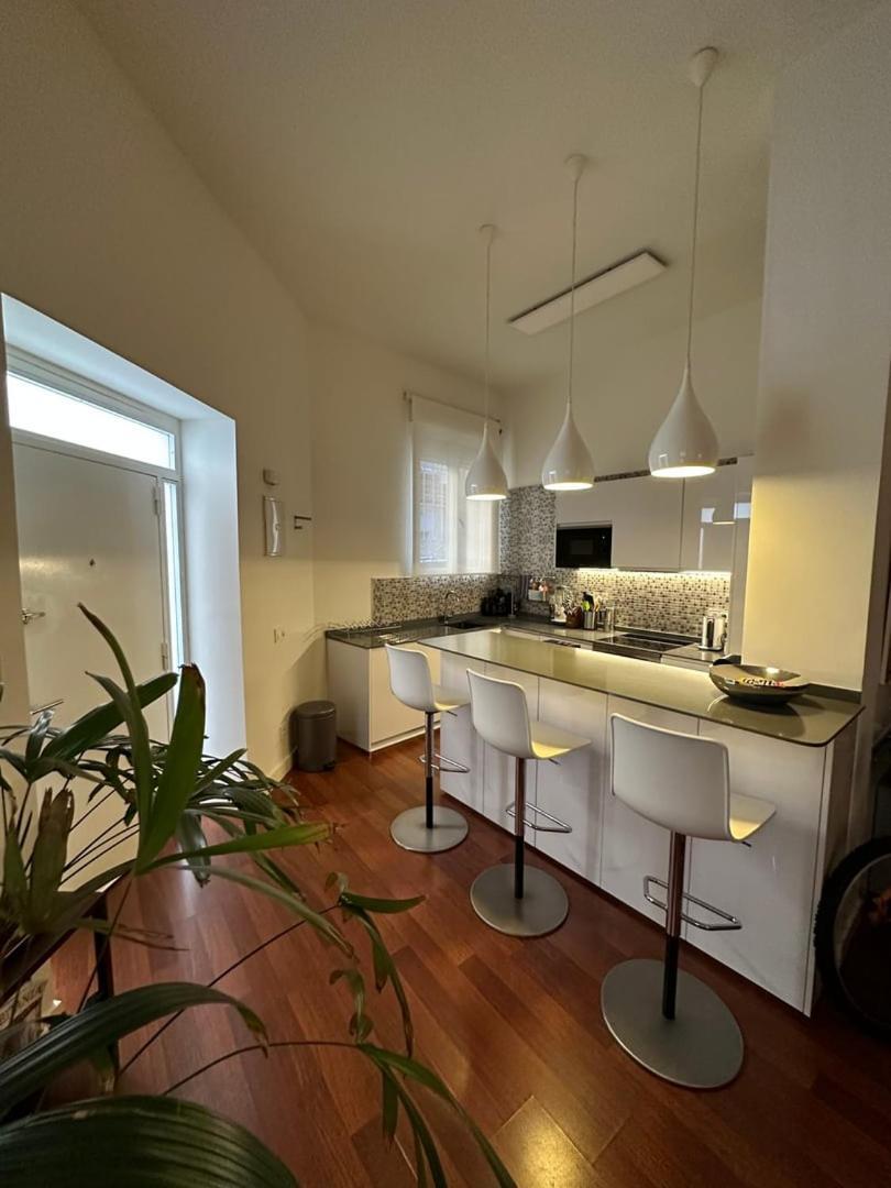 Encanto Y Elegancia En El Corazon De | By Airnest