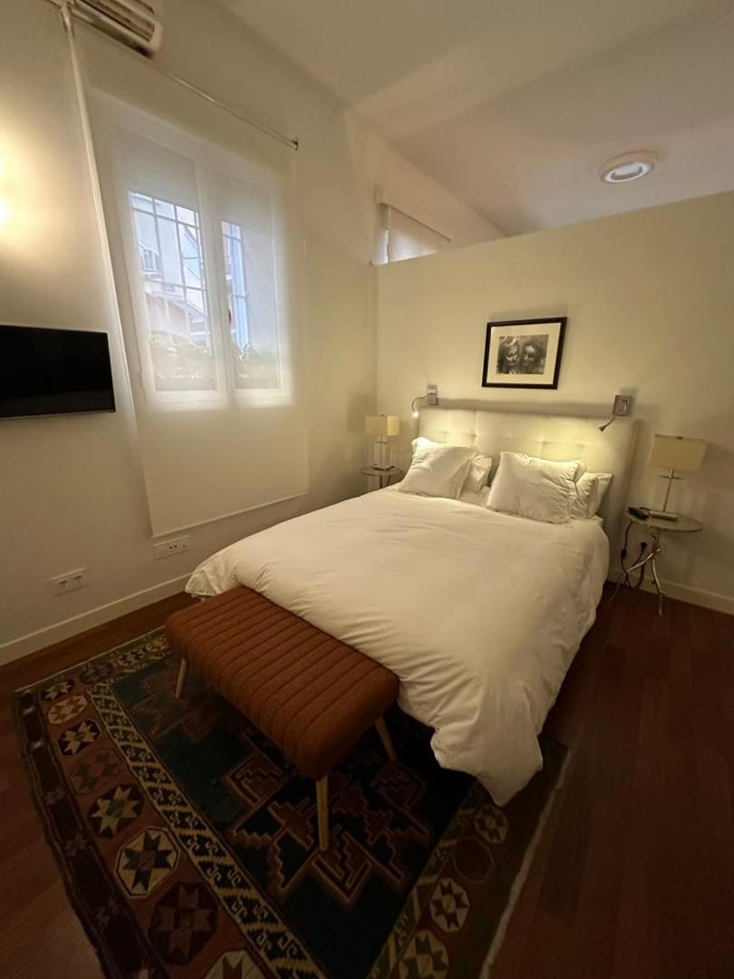 Encanto Y Elegancia En El Corazon De | By Airnest Madrid