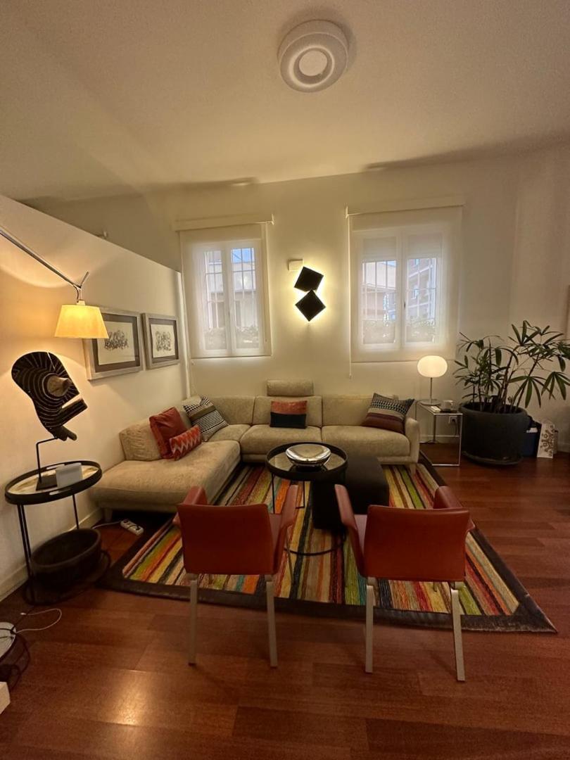 Encanto Y Elegancia En El Corazon De | By Airnest
